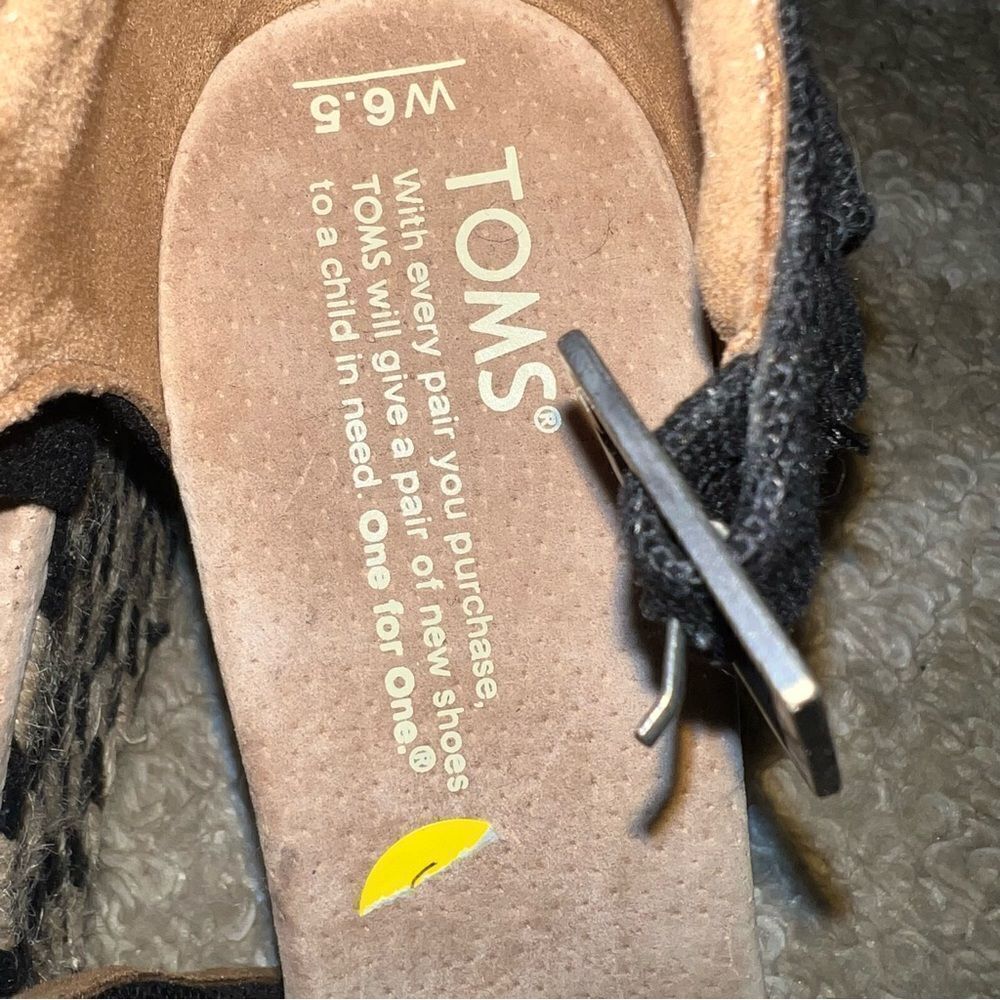 Tom’s sandals size 6.5 - Picture 3 of 5